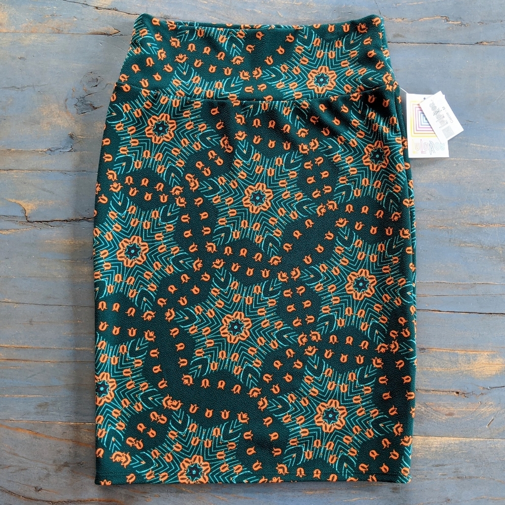 NEW LuLaRoe Cassie (Green Pattern Pencil Skirt)